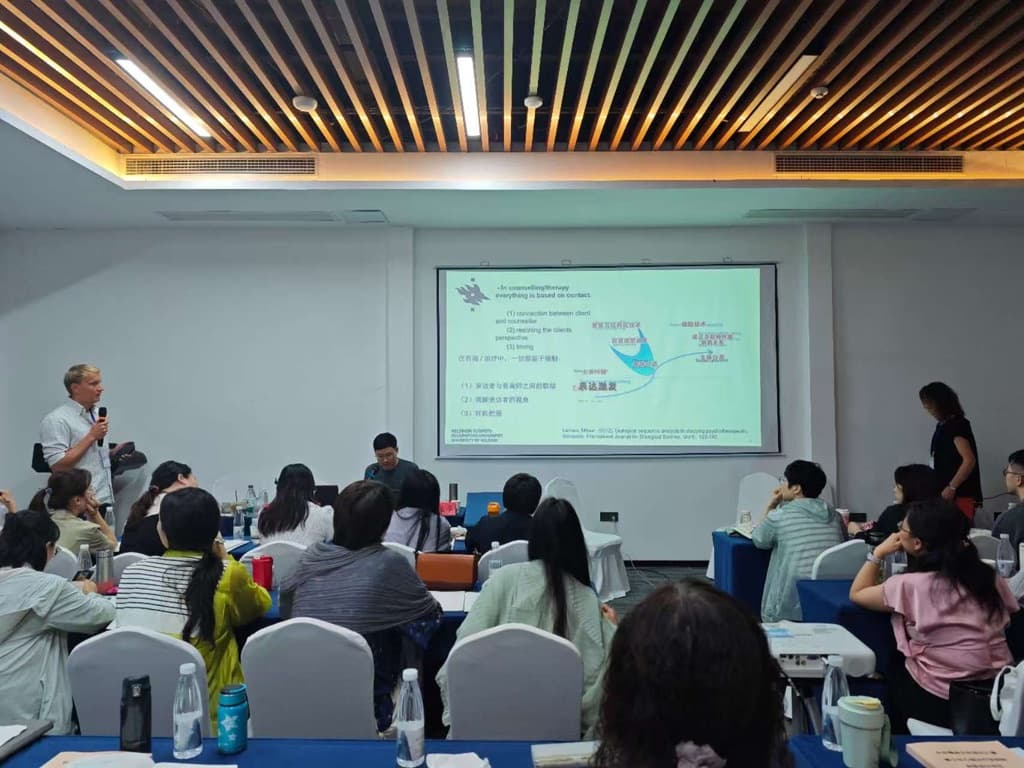 Sami Kivikkokangas teaching Dialogical Sequence Analysis